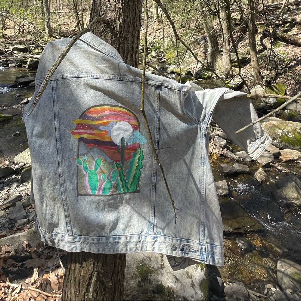 Acid Wash Light Denim Jacket NWT with Desert Scene